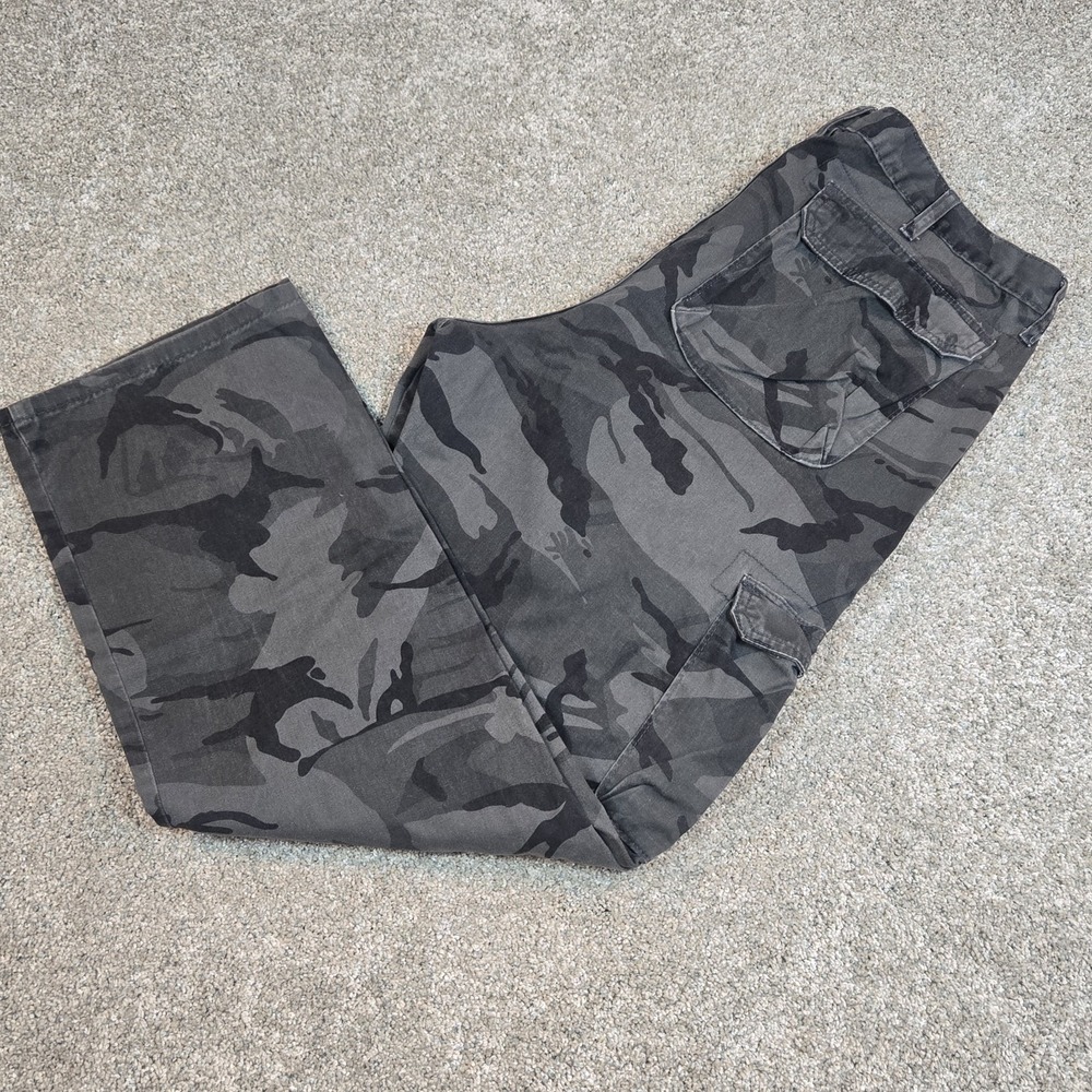 Wrangler Mens Black Gray Camouflage Cargo Pockets Pants Size 40x32 Regular Taper